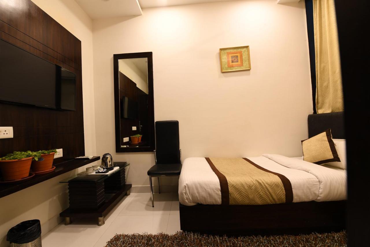 Madhav Muskan Residency Mathura Exterior foto