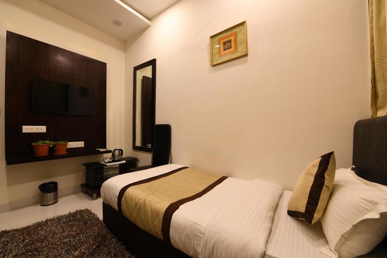 Madhav Muskan Residency Mathura Exterior foto